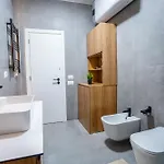 2br At Cafe Flora Skanderbeg Square Area *