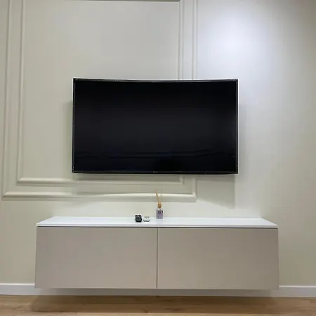 2br At Cafe Flora Skanderbeg Square Area * Τίρανα