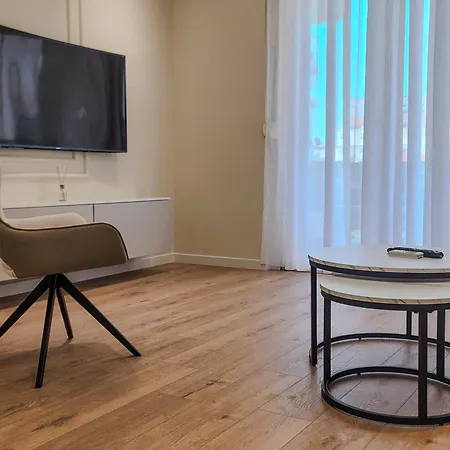 2br At Cafe Flora Skanderbeg Square Area