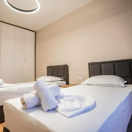 2br At Cafe Flora Skanderbeg Square Area