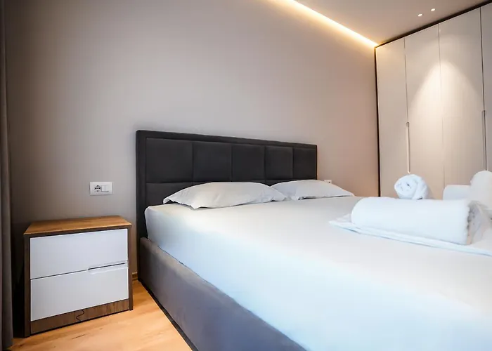 公寓 2br At Cafe Flora Skanderbeg Square Area 地拉那