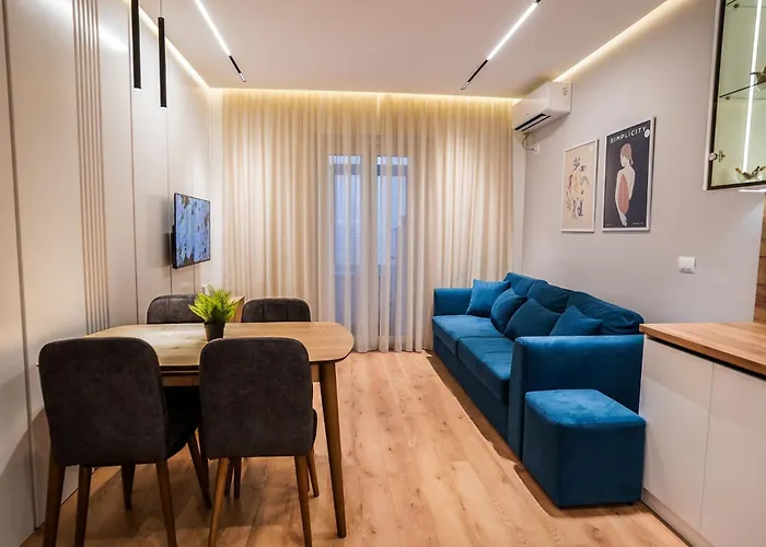 2br At Café Flora Skanderbeg Square Area *