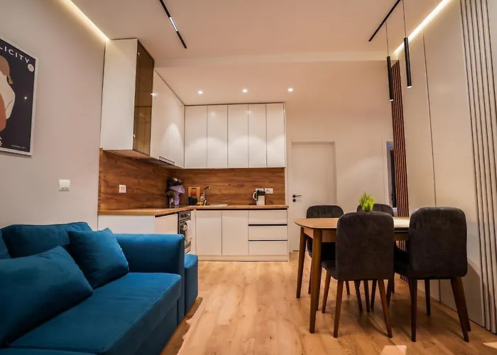 2br At Cafe Flora Skanderbeg Square Area 公寓 地拉那