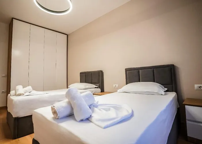 2br At Cafe Flora Skanderbeg Square Area