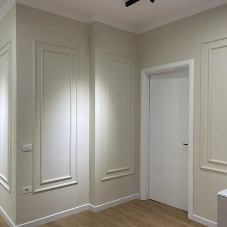 2br At Café Flora Skanderbeg Square Area *