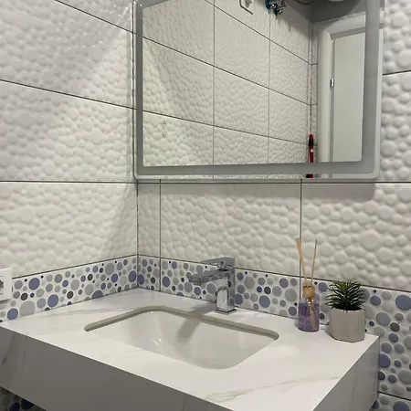 Appartement 2br At Café Flora Skanderbeg Square Area