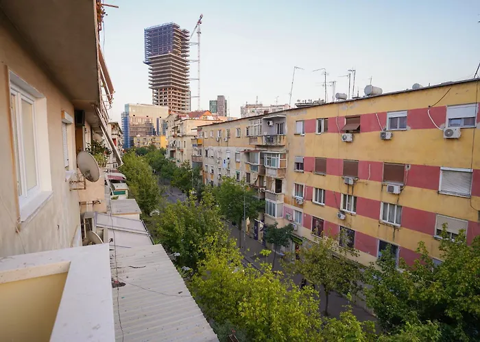 2br At Café Flora Skanderbeg Square Area Apartamento Tirana